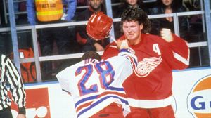Bob Probert fights Tie Domi