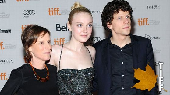 Kelly Reichardt, Dakota Fanning, and Jesse Eisenberg