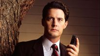 TWIN PEAKS - Gallery - Season Two - 10/13/1990, Homecoming queen Laura Palmer is found dead, washed up on a riverbank wrapped in plastic sheeting. FBI Special Agent Dale Cooper(Kyle MacLaughlin) has been called in to work with local Sheriff Harry S.Truman
