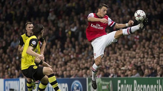 Mesut Ozil (R) of Arsenal