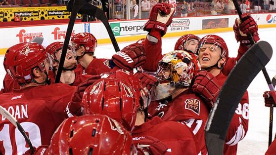 Mike Smith #41 of the Phoenix Coyotes