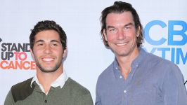 Jerry O'Connell, Chris Smith