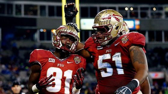 Wide receiver Kenny Shaw #81 celebrates a touchdown with offensive lineman Bobby Hart #51 